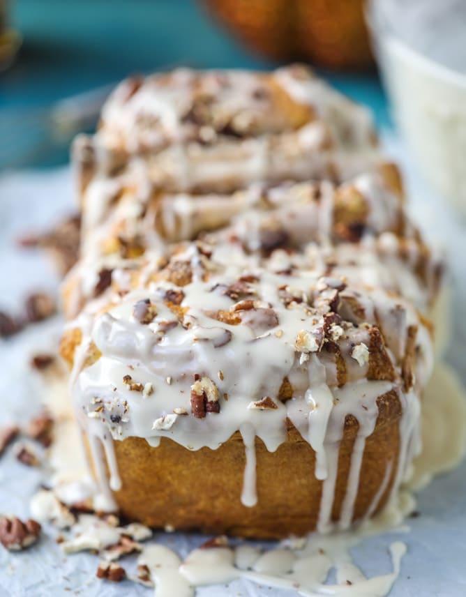 pumpkin, bourbon cream and toasted pecan pull apart bread I howsweeteats.com #pumpkin #bread #breakfast