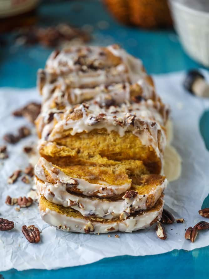 pumpkin, bourbon cream and toasted pecan pull apart bread I howsweeteats.com #pumpkin #bread #breakfast