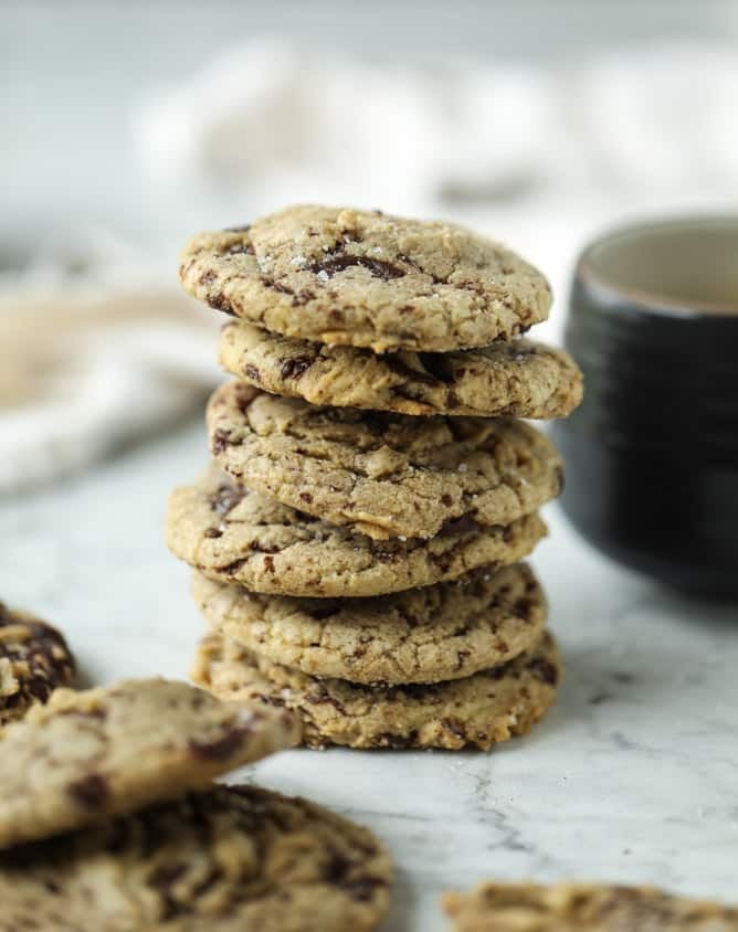 salted dark chocolate chunk cookies I howsweeteats.com