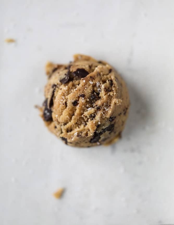 salted dark chocolate chunk cookies I howsweeteats.com