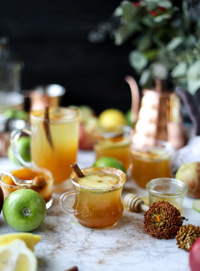 caramel apple hot toddy I howsweeteats.com #caramel #apple #cocktail