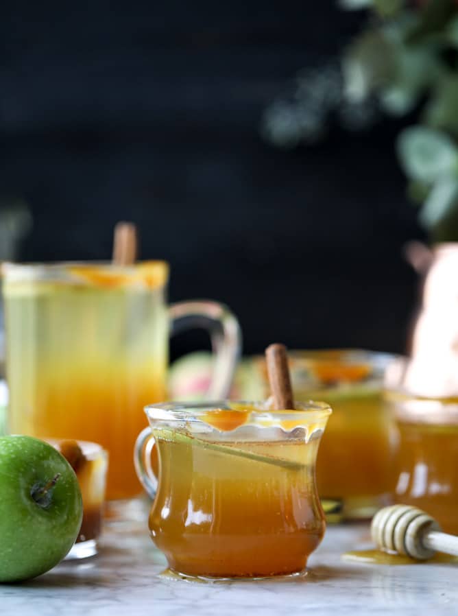 caramel apple hot toddy I howsweeteats.com #caramel #apple #cocktail
