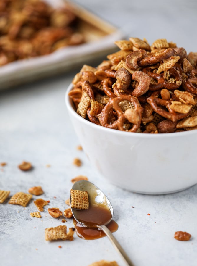 chipotle caramel chex mix recipe I howsweeteats.com #chexmix #snackmix #holidays #christmas