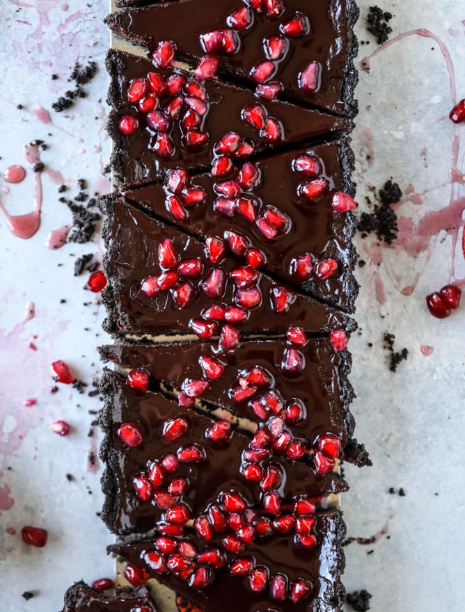 dark chocolate fudge pomegranate tart I howsweeteats.com #chocolate #pomegranate #dessert