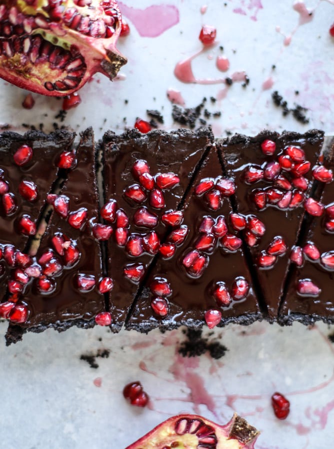 dark chocolate fudge pomegranate tart I howsweeteats.com #chocolate #pomegranate #dessert