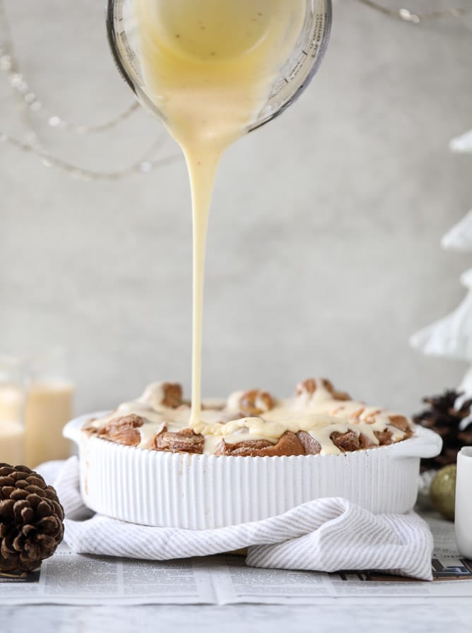 one hour eggnog cinnamon rolls I howsweeteats.com #christmas #holidays #eggnog #cinnamonrolls #breakfast