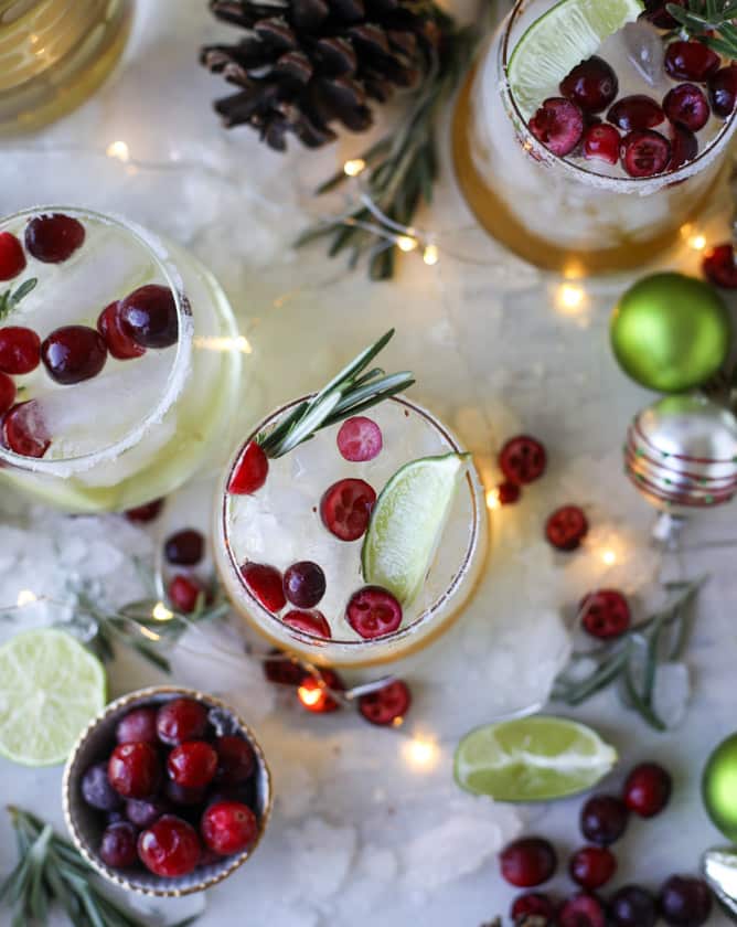 mistletoe margaritas I howsweeteats.com #christmas #margaritas #cocktails