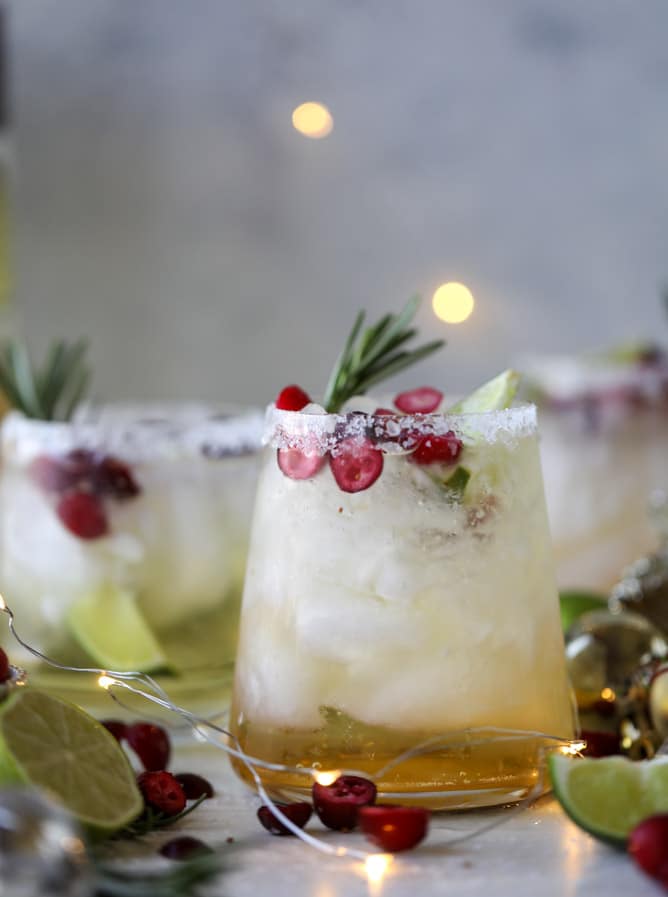 mistletoe margaritas I howsweeteats.com #christmas #margaritas #cocktails