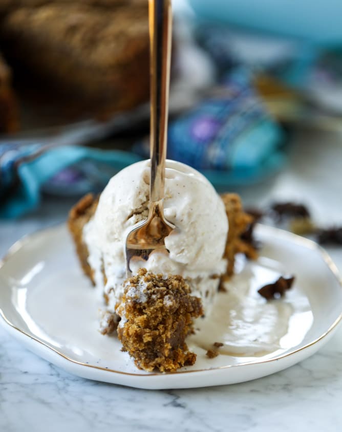 pumpkin coffee cake with chai ice cream I howsweeteats.com