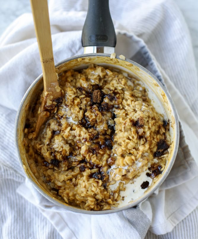 brûléed pumpkin pie oatmeal I howsweeteats.com #pumpkin #oatmeal #breakfast 