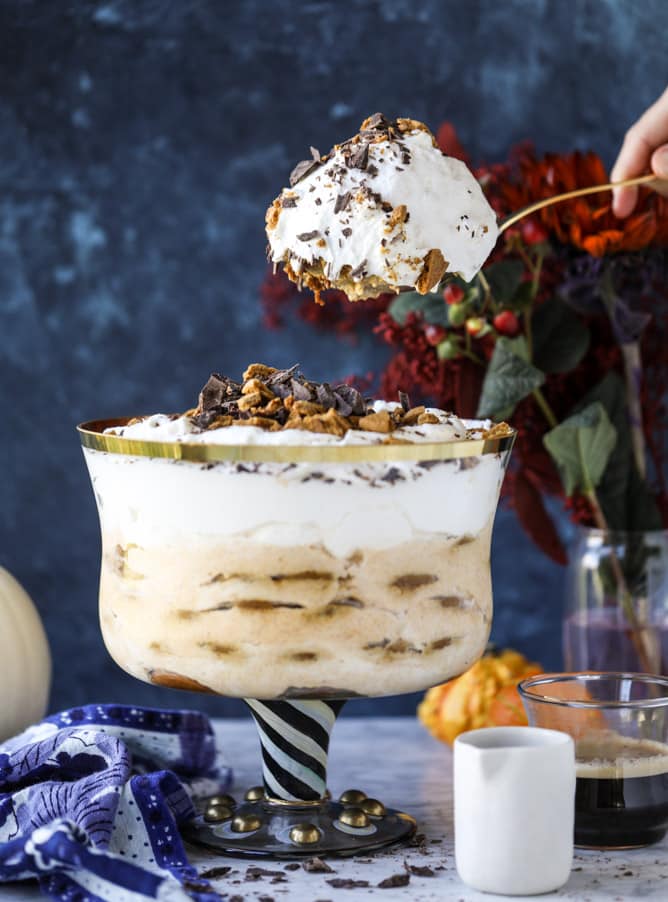 maple pumpkin gingersnap tiramisu trifle I howsweeteats.com #pumpkin #gingersnap #christmas #thanksgiving