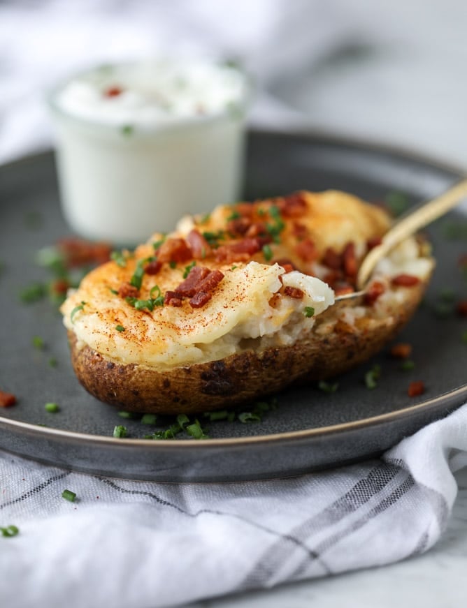 greek yogurt twice baked potatoes I howsweeteats.com #potatoes #twicebaked #sidedish #christmas #holiday