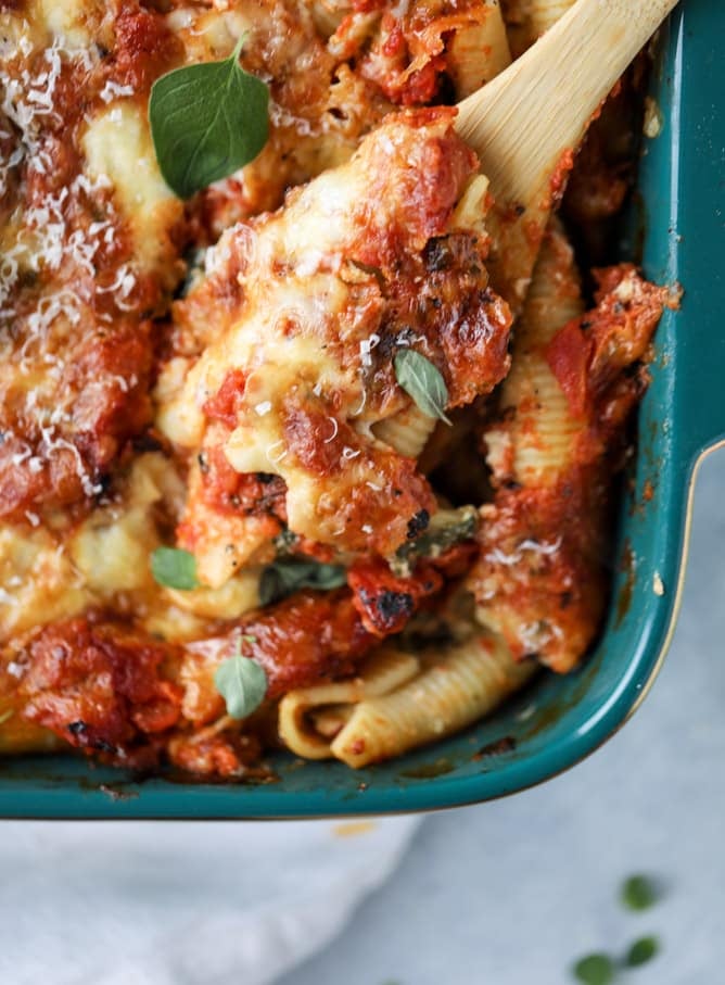 vegetable and fontina stuffed shells with fire roasted marinara I howsweeteats.com