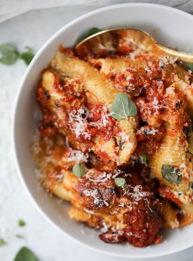 vegetable and fontina stuffed shells with fire roasted marinara I howsweeteats.com
