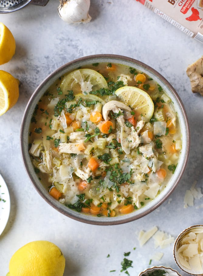 easy lemon chicken soup I howsweeteats.com #soup #chicken #chickennoodlesoup #lemon #recipes #healthy