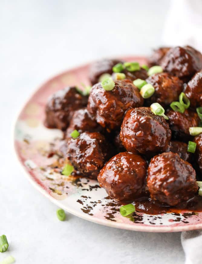 slow cooker chipotle maple meatballs I howsweeteats.com #slowcooker #meatballs #turkey #maple #chipotle 