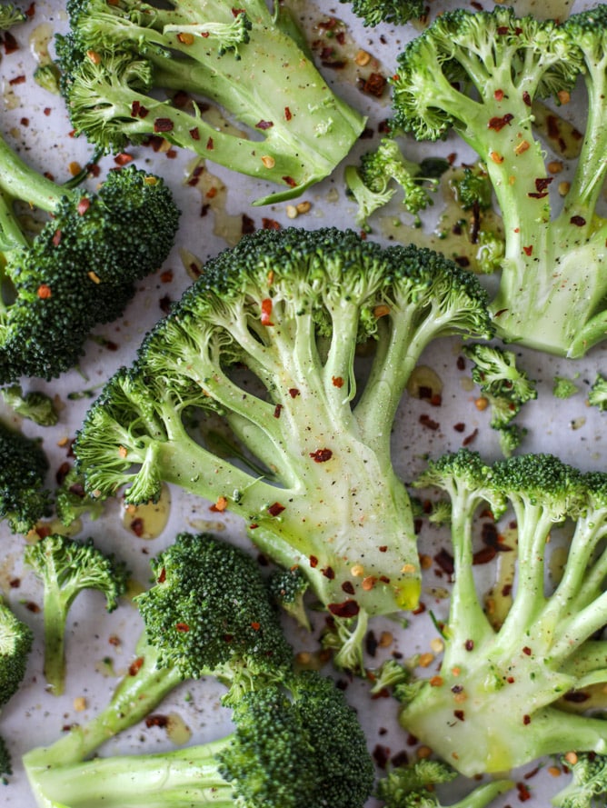 best roasted broccoli with goat cheese drizzle I howsweeteats.com #broccoli #roasted #goatcheese #spicy #lemon