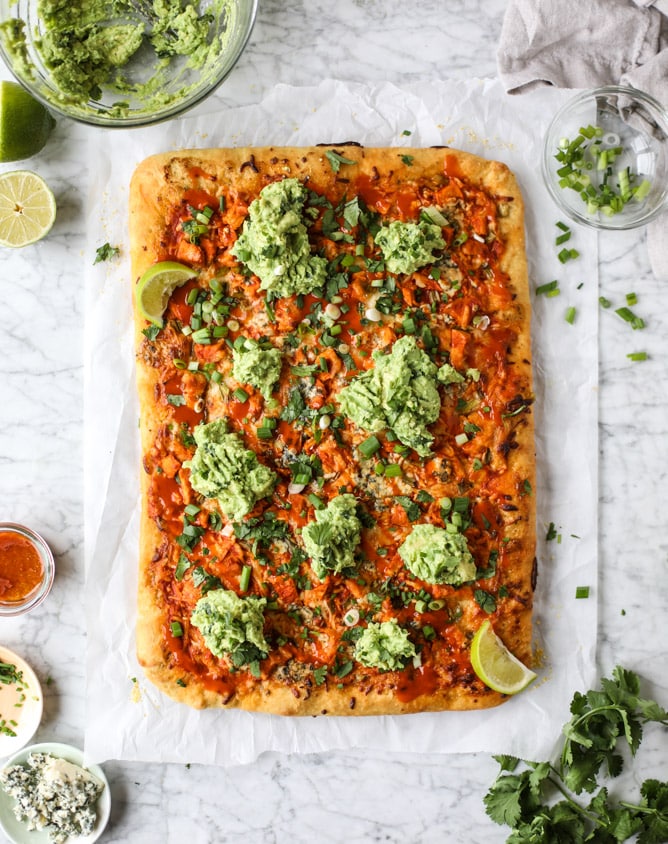 guacamole buffalo chicken pizza I howsweeteats.com #buffalochicken #pizza #guacamole #buffalowing