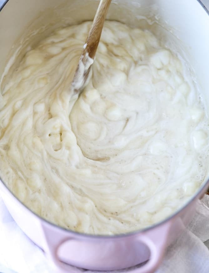 champagne caramel krispie treats I howsweeteats.com #brownrice #ricekrispietreats #champagne #caramel