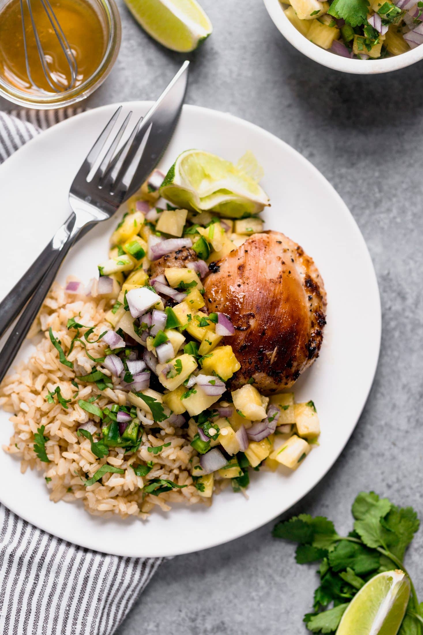 get 15 free bonus recipes with the pretty dish cookbook I howsweeteats.com #cookbook #theprettydish