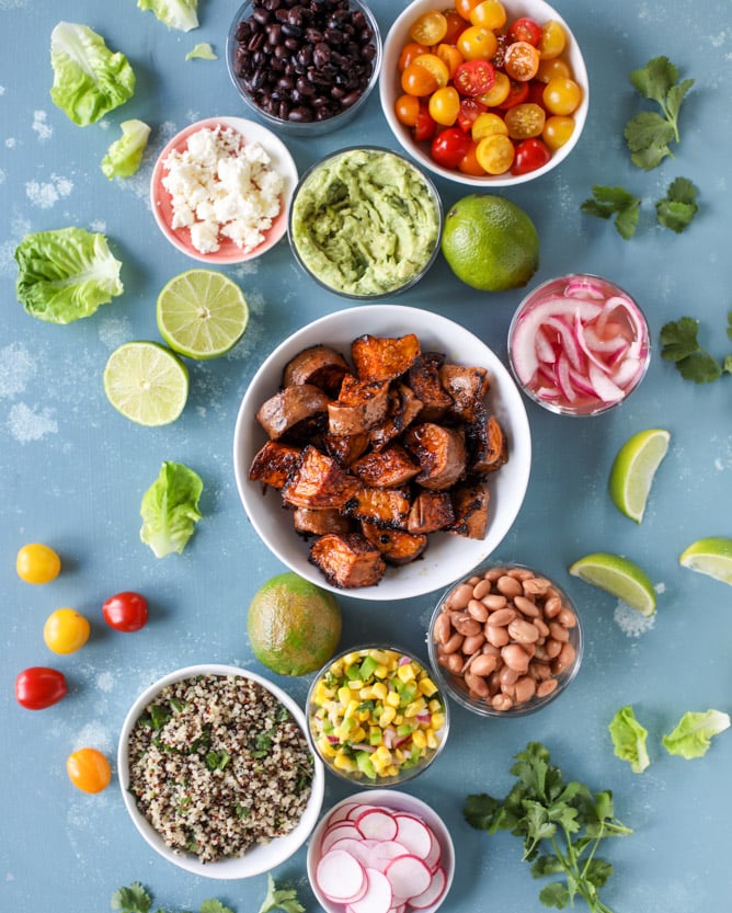 chipotle caramel sweet potato burrito bowls I howsweeteats.com #burritobowls #vegetarian #quinoa #sweetpotatoes 