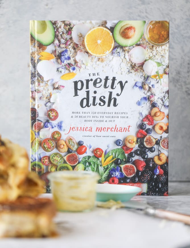 french onion grilled cheese with thyme butter I howsweeteats.com #grilledcheese #caramelizedonion #vegetarian