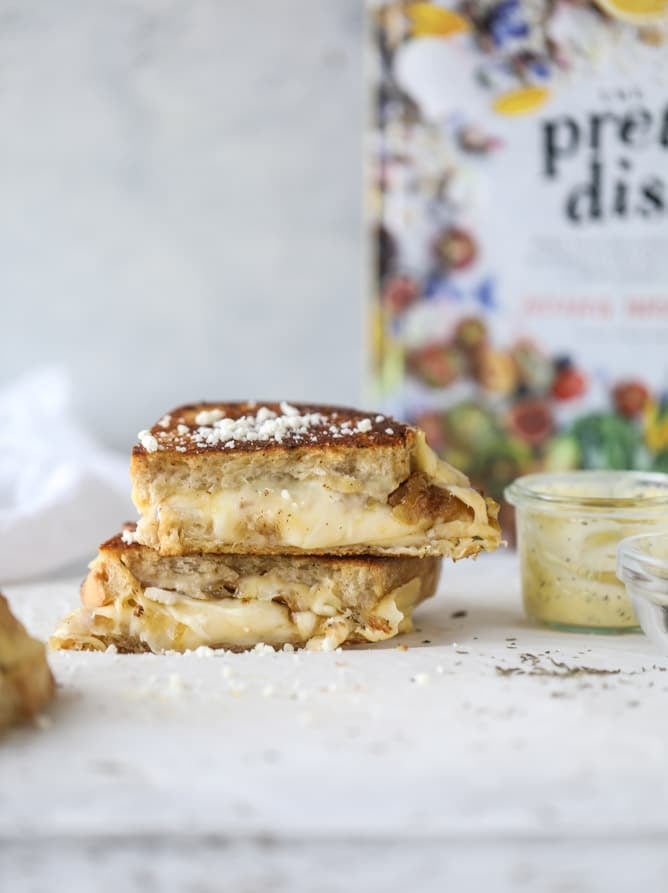 french onion grilled cheese with thyme butter I howsweeteats.com #grilledcheese #caramelizedonion #vegetarian