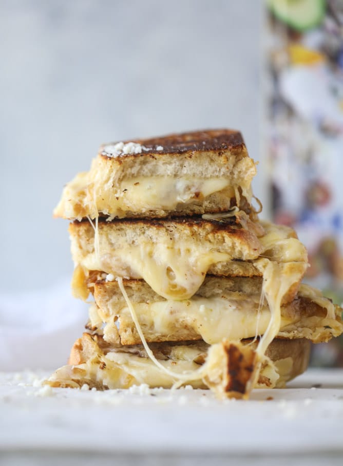 french onion grilled cheese with thyme butter I howsweeteats.com #grilledcheese #caramelizedonion #vegetarian