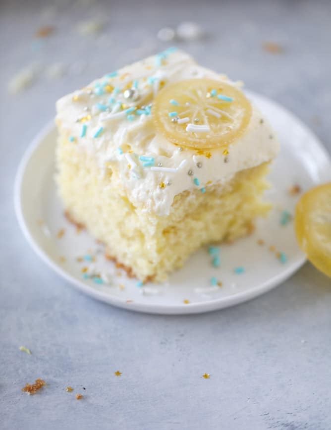 lemon sheet cake with cream cheese frosting I howsweeteats.com #lemon #cake #sheetcake #dessert #creamcheesefrosting