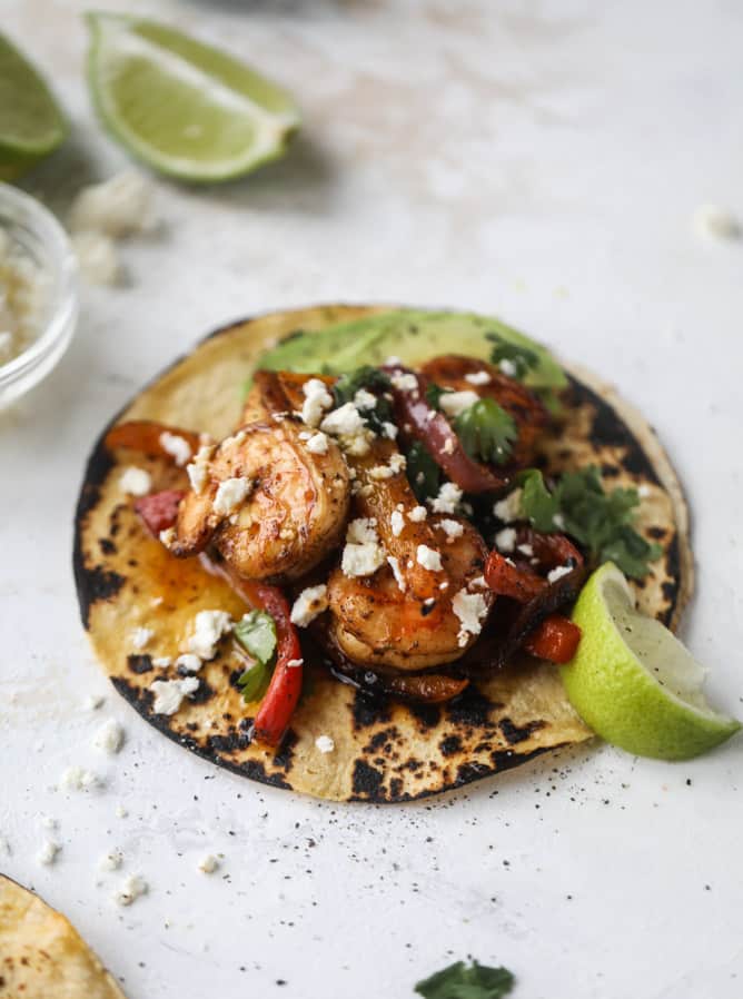 adobo shrimp fajitas I howsweeteats.com #shrimp #fajitas #tacos