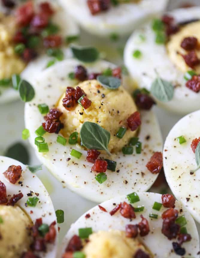 french onion deviled eggs I howsweeteats.com #deviledeggs #frenchonion #easter #egg #recipes