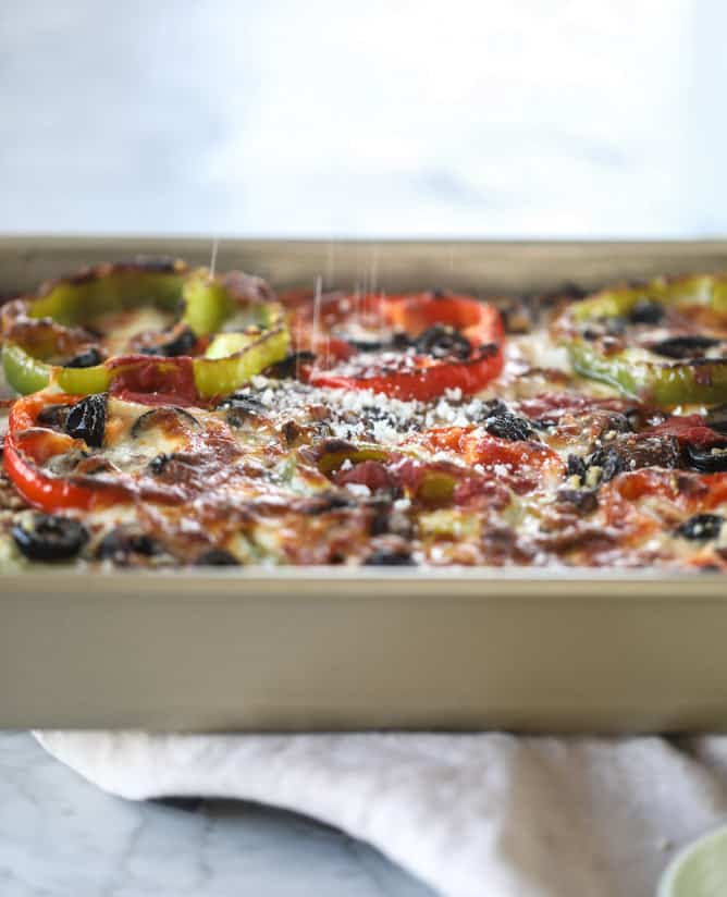 veggie supreme detroit style pizza I howsweeteats.com #detroitstyle #pizza #pizzasupreme #veggiepizza #vegetarian 