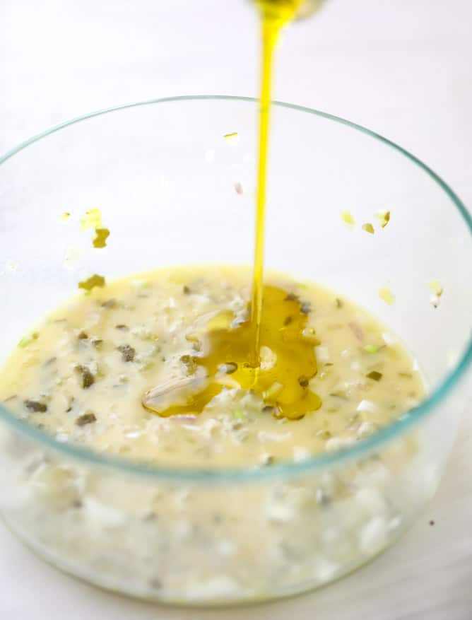 cheeseburger chopped salad I howsweeteats.com #cheeseburger #chopped #salad #dill #pickle #dressing