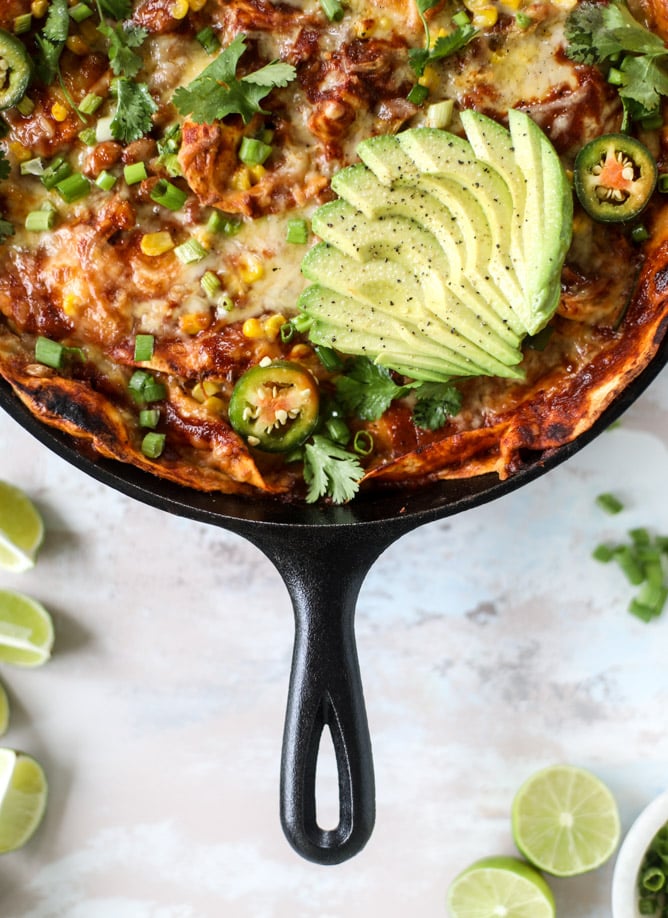 smoky chicken enchilada skillet I howsweeteats.com #chicken #enchilada #skillet #beans