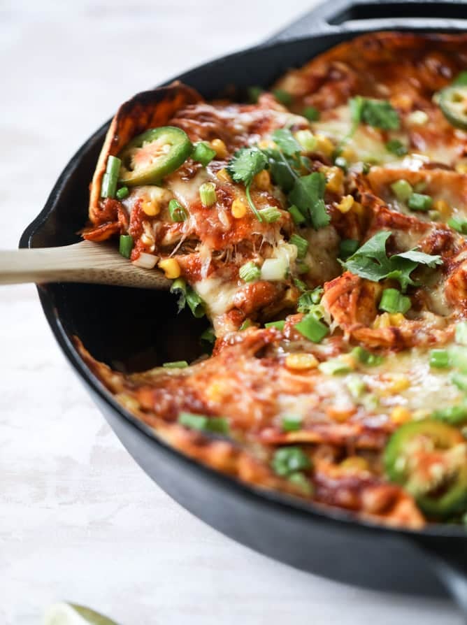 smoky chicken enchilada skillet I howsweeteats.com #chicken #enchilada #skillet #beans