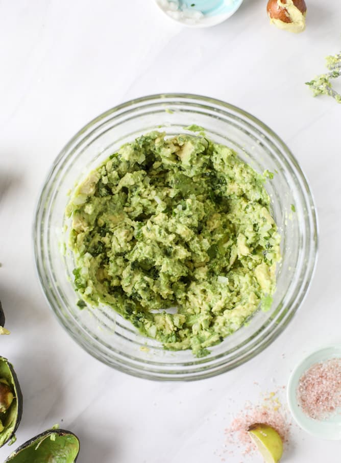 lobster guacamole I howsweeteats.com #lobster #guacamole #avocado #seafood #dip