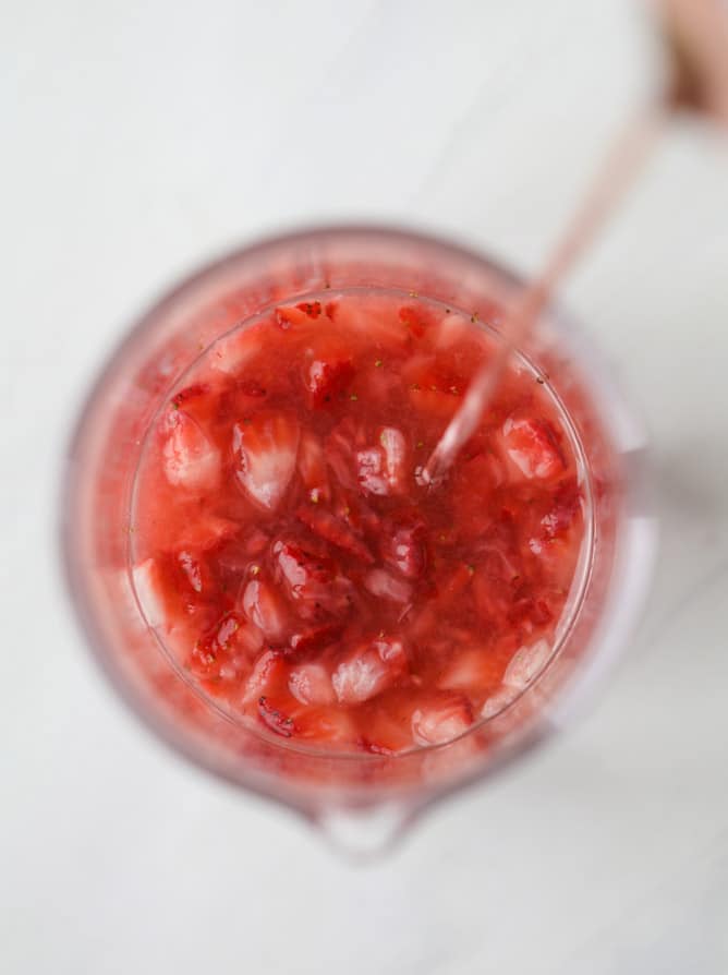 strawberry champagne tequila fizz I howsweeteats.com #strawberry #champagne #tequila #cocktail #jalapeno
