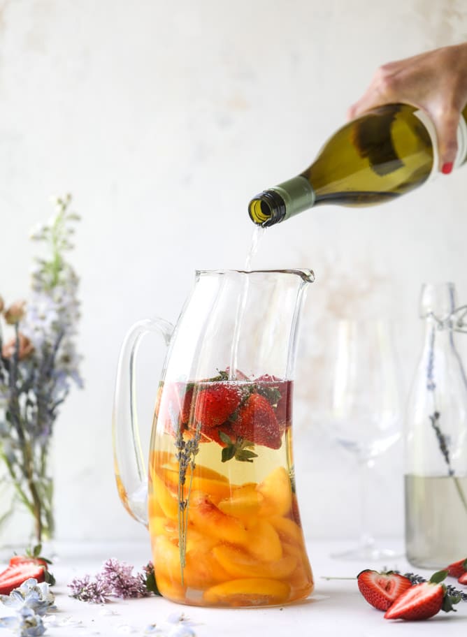 lavender sangria I howsweeteats.com #lavender #whitewine #sangria #cocktails