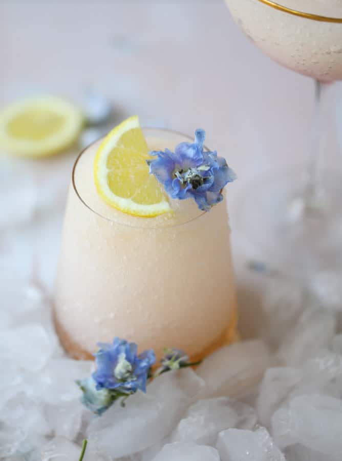 lemonade froze - lemonade frosé I howsweeteats.com #rosé #rose #lemonade #froze #frosé #cocktails 
