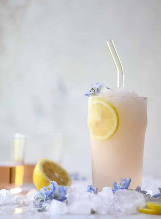lemonade froze - lemonade frosé I howsweeteats.com #rosé #rose #lemonade #froze #frosé #cocktails 