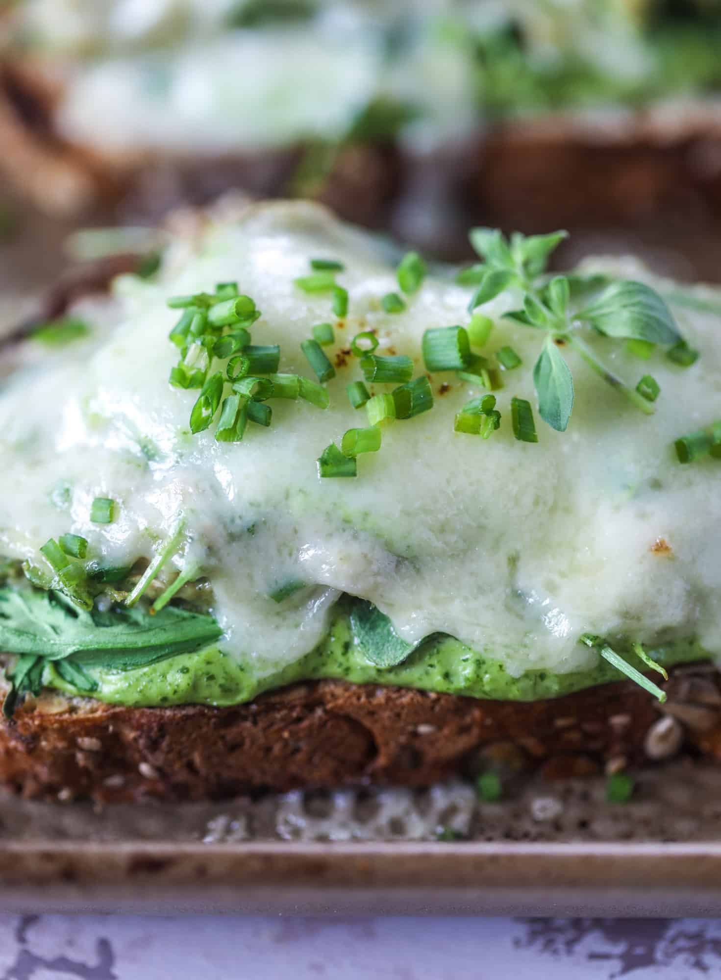 These green green tuna melt tartines are a lunch dream come true! The green goddess dressing is full of avocado, greek yogurt, spinach and fresh herbs. Paired with the tuna, whole grain toast and melty cheese, it's incredibly delicious and a super easy lunch! I howsweeteats.com #green #goddess #tune #salad #melts