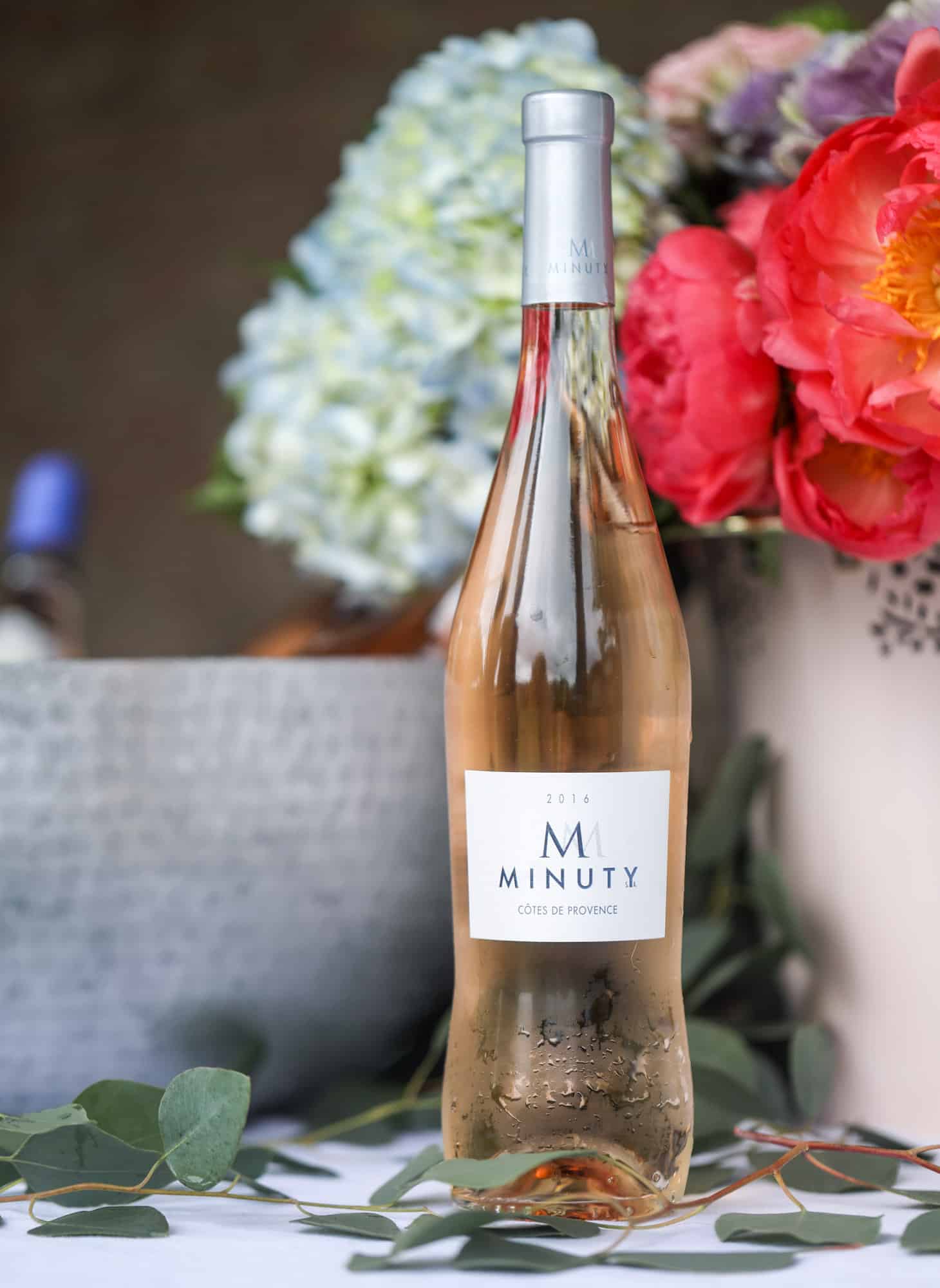 The best rosé to drink - all here in one epic summer guide for you! I'm sharing my personal favorite top ten rosé wines to drink in summer 2018, along with the perfect cheese board and snacks to go with. I howsweeteats.com #rosé #rose #summer #2018 #cheeseboard 