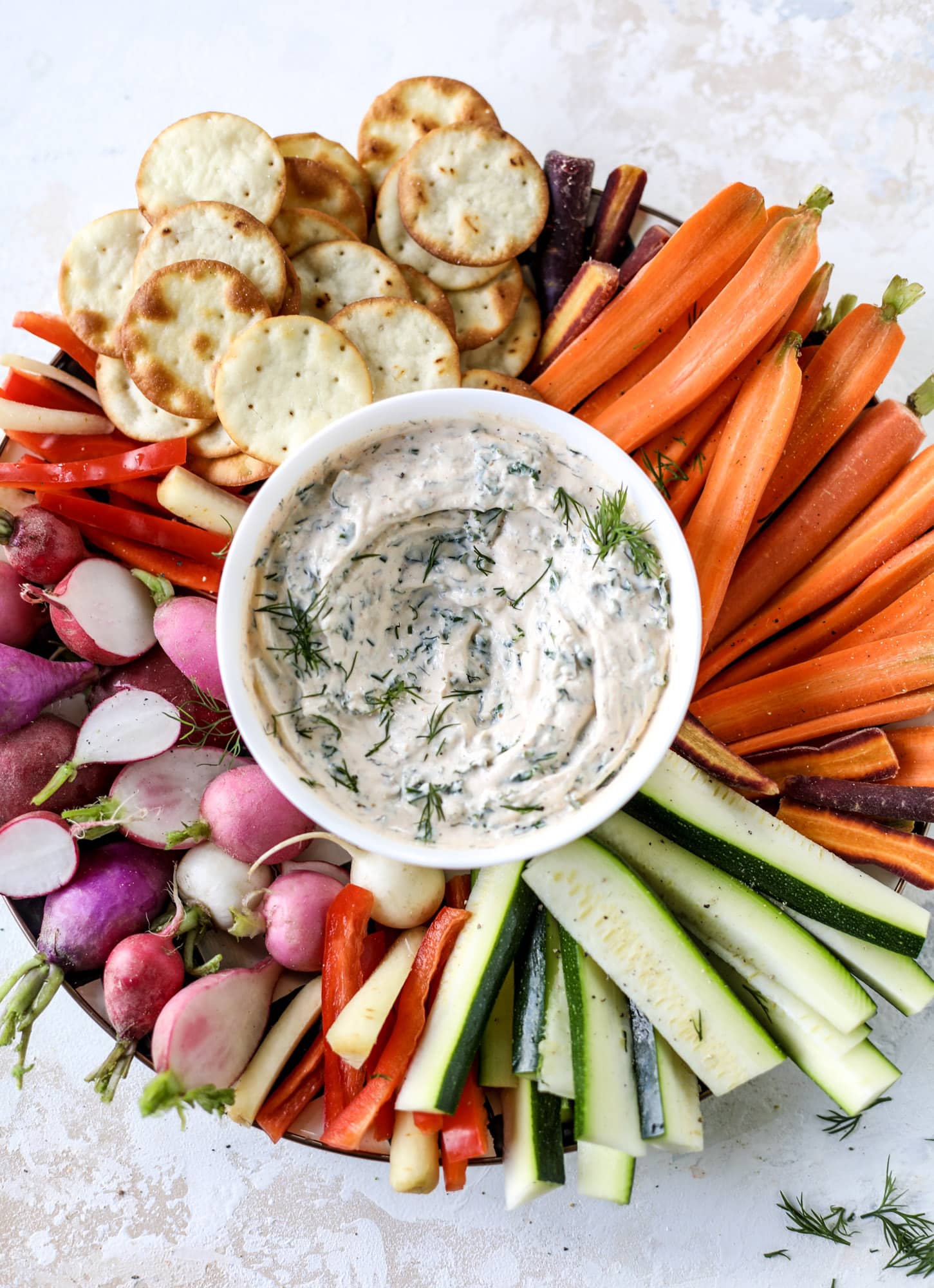 This greek yogurt ranch dip is fabulous for a summertime pool tip and it's full of greens! Made with a homemade ranch spice seasoning, lots of shredded greek kale and greek yogurt, it's the perfect dip for crudite or chips! I howsweeteats.com #kale #greek #yogurt #ranch #dip #healthy #snacks