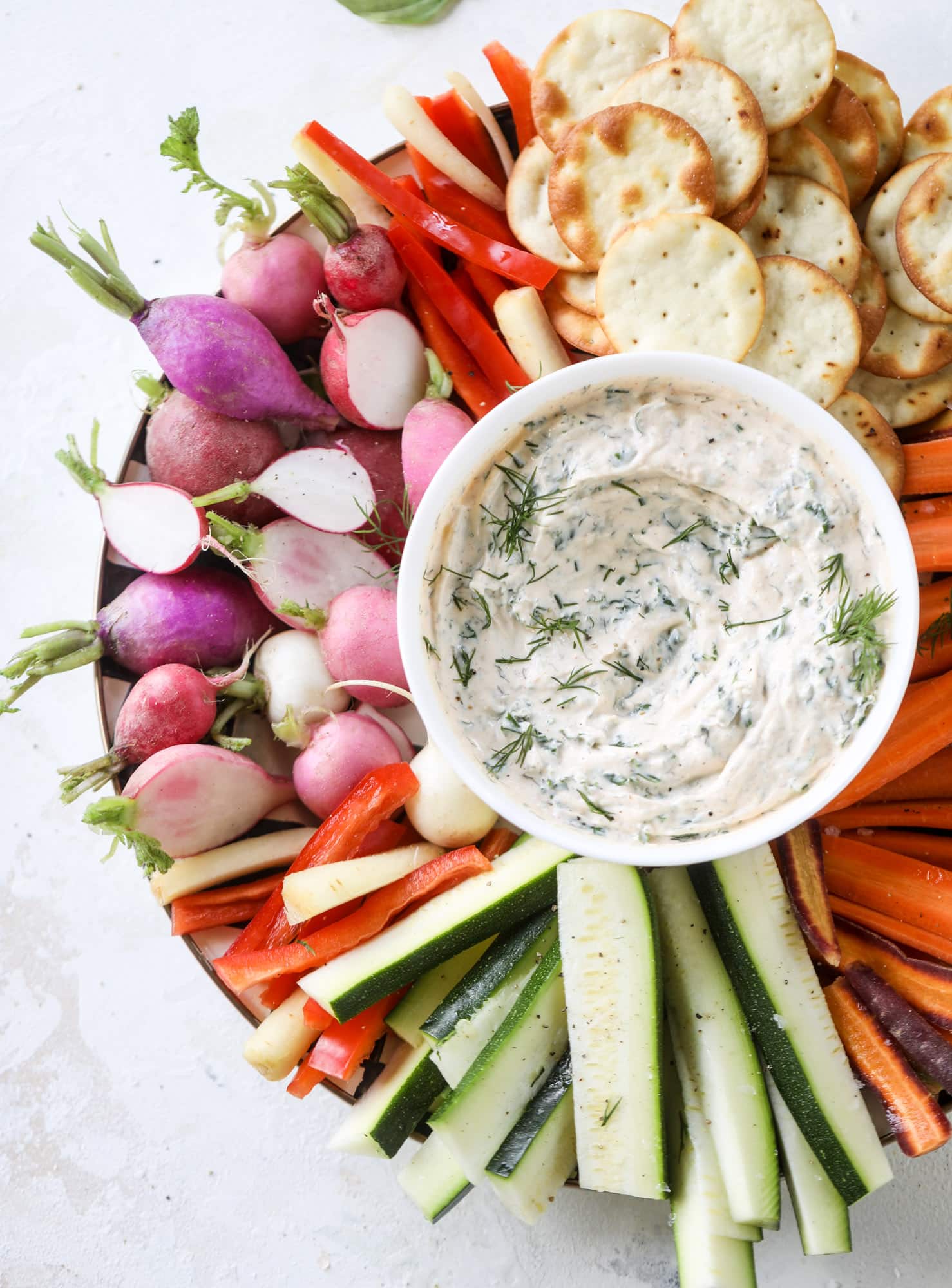 This greek yogurt ranch dip is fabulous for a summertime pool tip and it's full of greens! Made with a homemade ranch spice seasoning, lots of shredded greek kale and greek yogurt, it's the perfect dip for crudite or chips! I howsweeteats.com #kale #greek #yogurt #ranch #dip #healthy #snacks