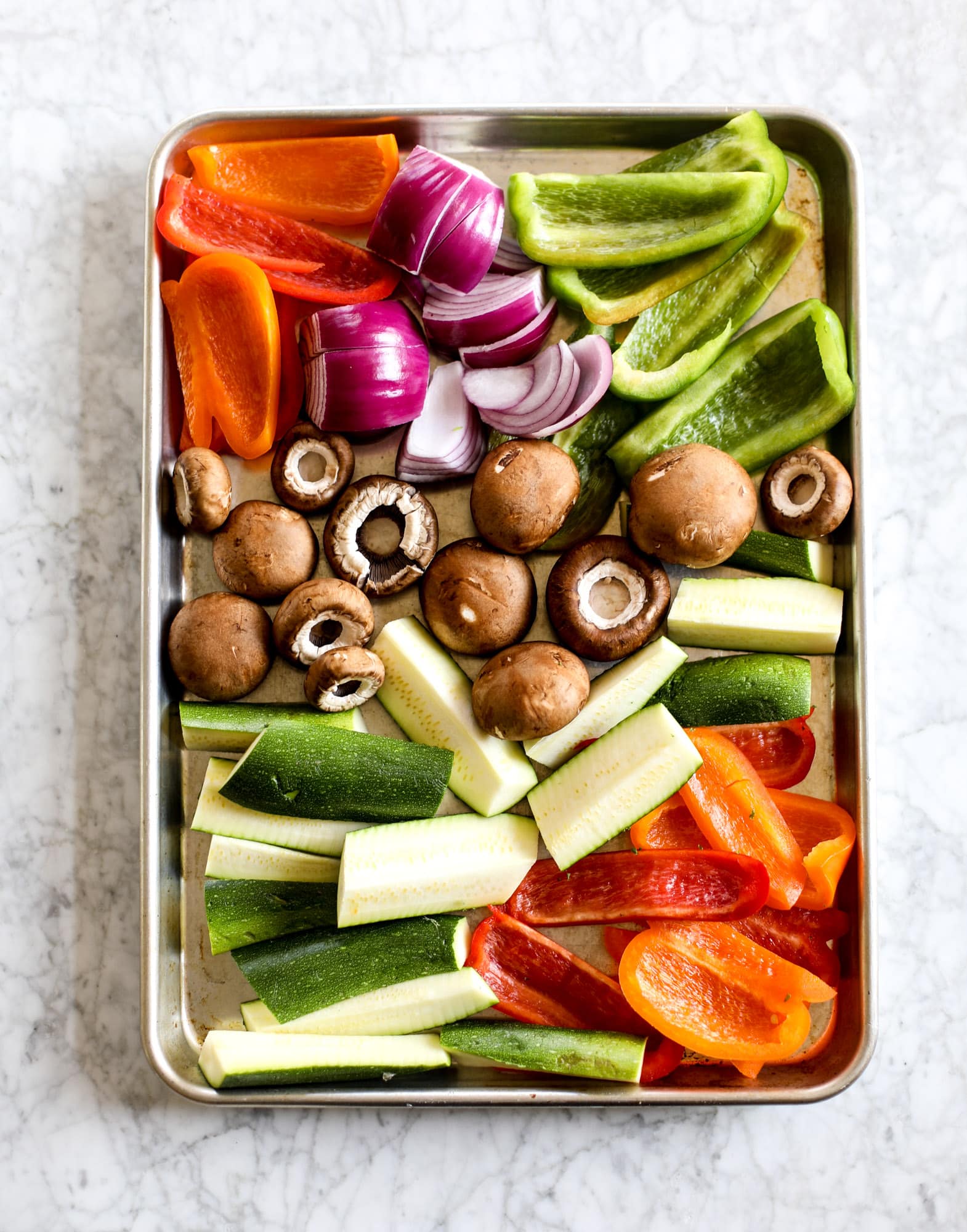 These are the best grilled vegetables ever! You grill your veggies and chop them into the perfect bite, then drizzle them with a fabulous fresh basil vinaigrette. Delish! It doesn't end there; serve these with grilled garlic toast and everyone will freak! I howsweeteats.com #best #grilled #vegetables #veggies #basil #bread