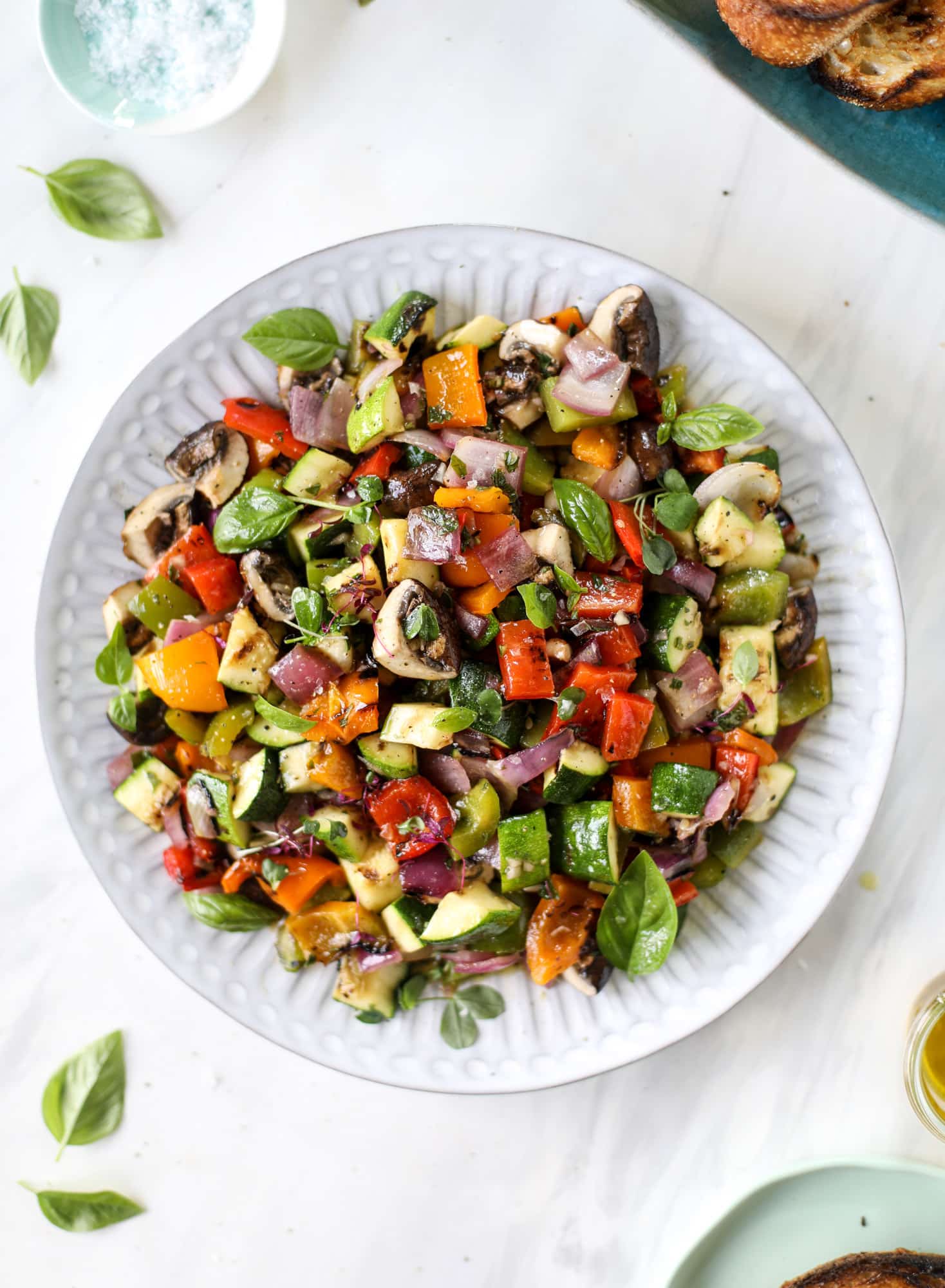 These are the best grilled vegetables ever! You grill your veggies and chop them into the perfect bite, then drizzle them with a fabulous fresh basil vinaigrette. Delish! It doesn't end there; serve these with grilled garlic toast and everyone will freak! I howsweeteats.com #best #grilled #vegetables #veggies #basil #bread