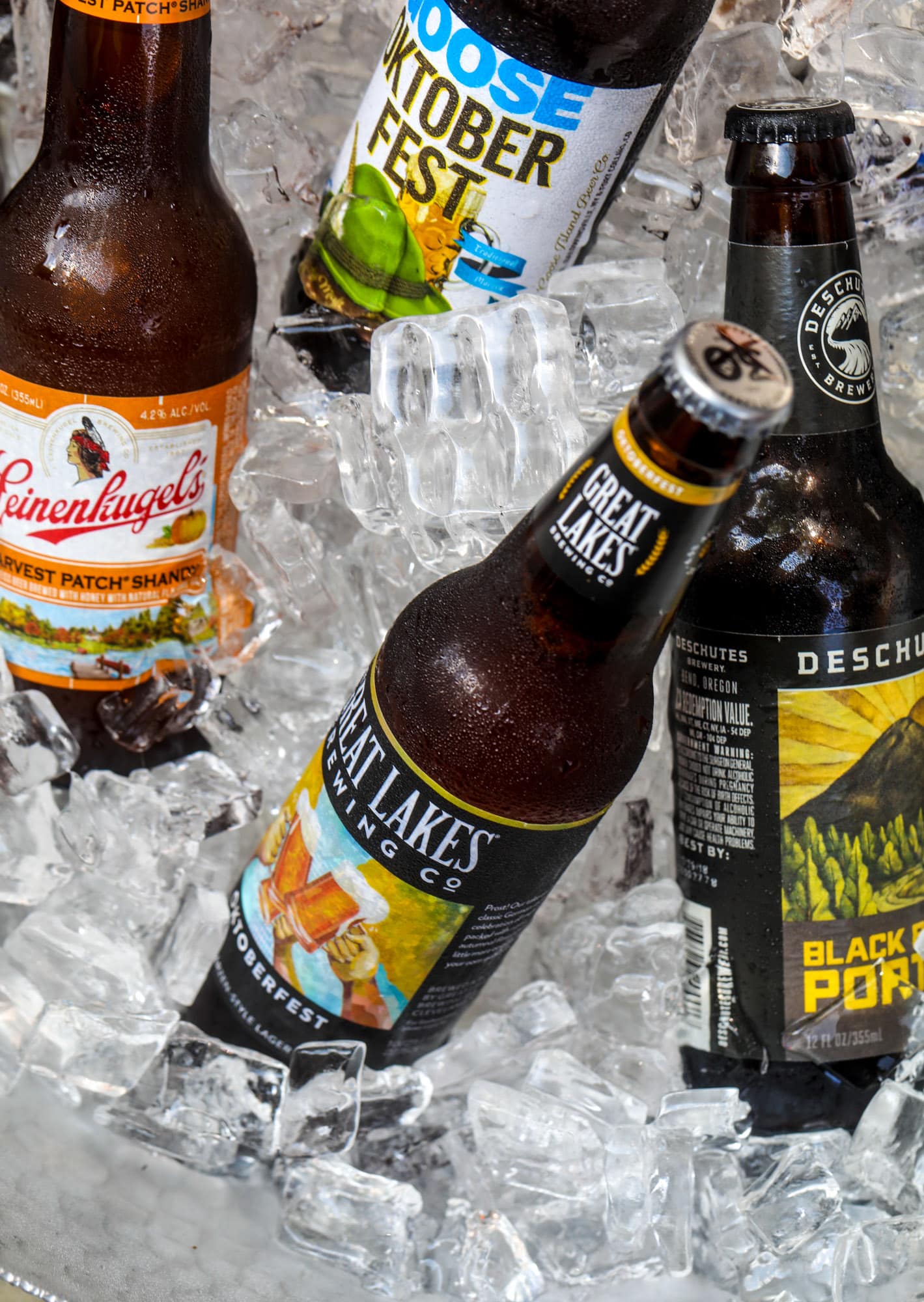 These are the best tailgating recipes right here! This tailgating menu contains some of the most popular recipes that are easily made ahead of time and taste delicious. Huge crowd pleasers for football season! I howsweeteats.com #tailgating #football #season #recipes #party #food