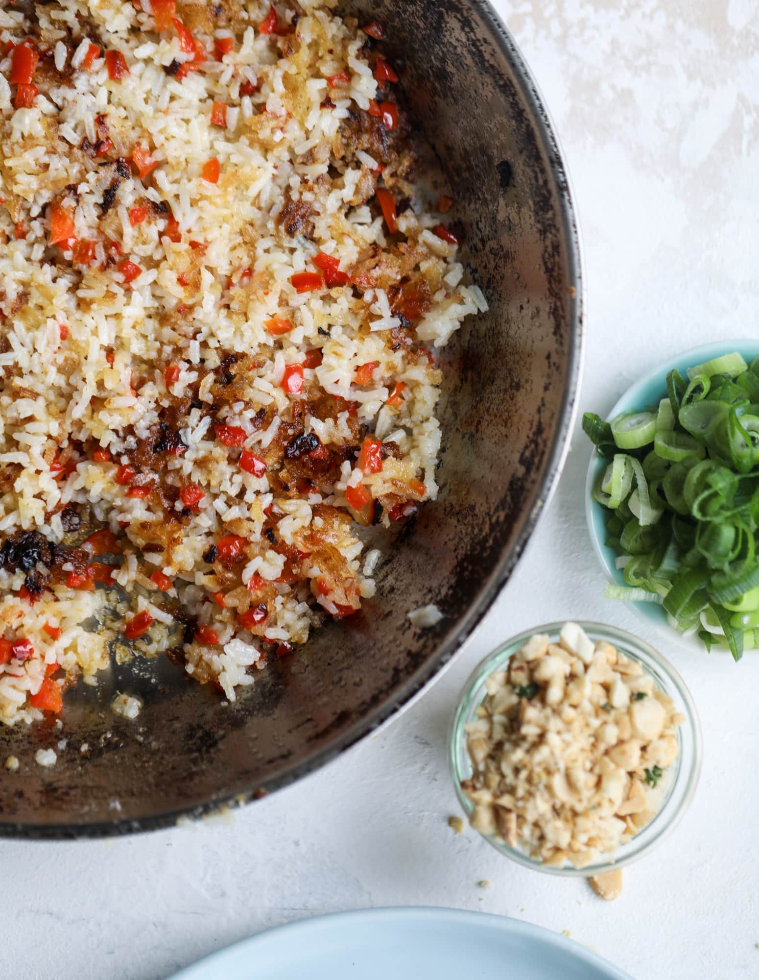 This crispy rice salad is the best lunch I've had in ages! It's full of crunch and crisp, it's satisfying and has lots of green kale so we get our veg in. The crispy rice salad can be a meal, you can add beans or rice or it can even be a side dish. I howsweeteats.com #rice #salad #vegetarian #crispy #kale