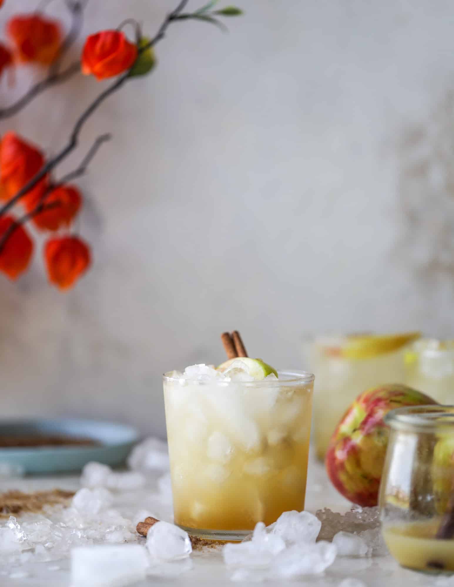 This honeycrisp apple cocktail is so perfect for fall! Fresh honeycrisp apple juice, honeycrisp apple syrup, vodka and ginger beer come together to create a refreshing, bubbly drink for autumn. Finished with a cinnamon sugar rim - YUM. I howsweeteats.com #honeycrisp #apple #cocktail #fall #drinks #vodka