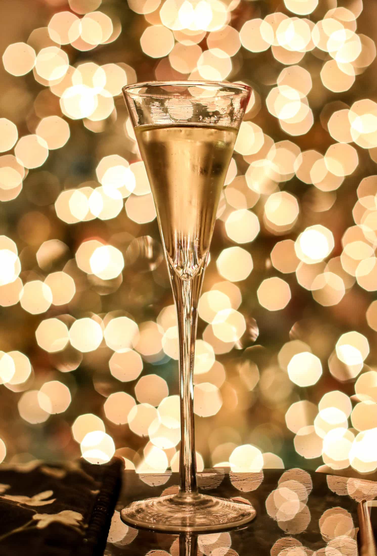 This is my go-to holiday entertaining guide for the season! 16 brand new exclusive recipes, all of my tips and tricks for hosting during the holidays along with my entertaining cheat sheet to make the season so much fun! I howsweeteats.com